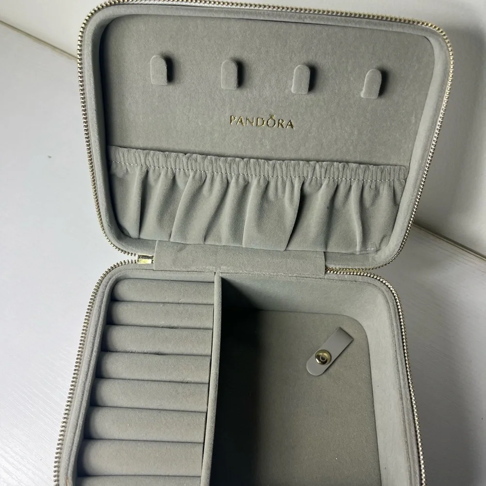 Pandora White Floral Zip Jewelry Case Travel Organizer Ring & Charm Storage - Picture 4 of 8